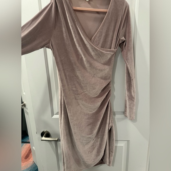 Aritzia Wilfred Free Klum Blush Pink Velvet Faux Wrap Longsleeve Dress large - Picture 13 of 15
